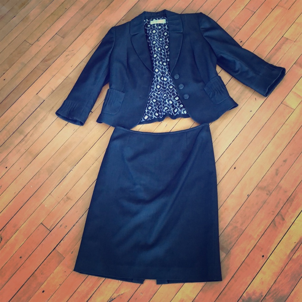 Size 8 Women’s Gray Suit